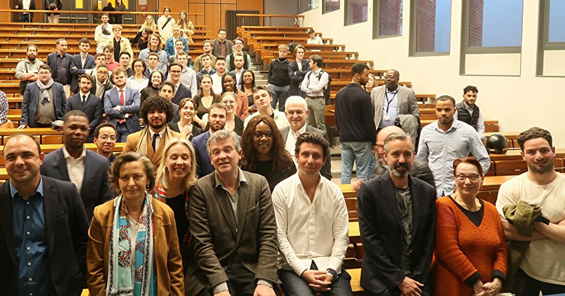 Très heureux d'avoir accueilli et échangé avec <a href="/montebourg/">☰ Arnaud Montebourg</a>. 
Une nouvelle conférence réussie organisée par le <a href="/PeToulouse/">Parlement des Étudiants Toulouse</a>.
Animée par <a href="/Elisadulot/">Elisa WOLFF</a> et en présence de <a href="/NadiaPellefigue/">Nadia Pellefigue</a>, Thierry Cotelle, Gérard Roujas @FandioH et de nombreux étudiants !