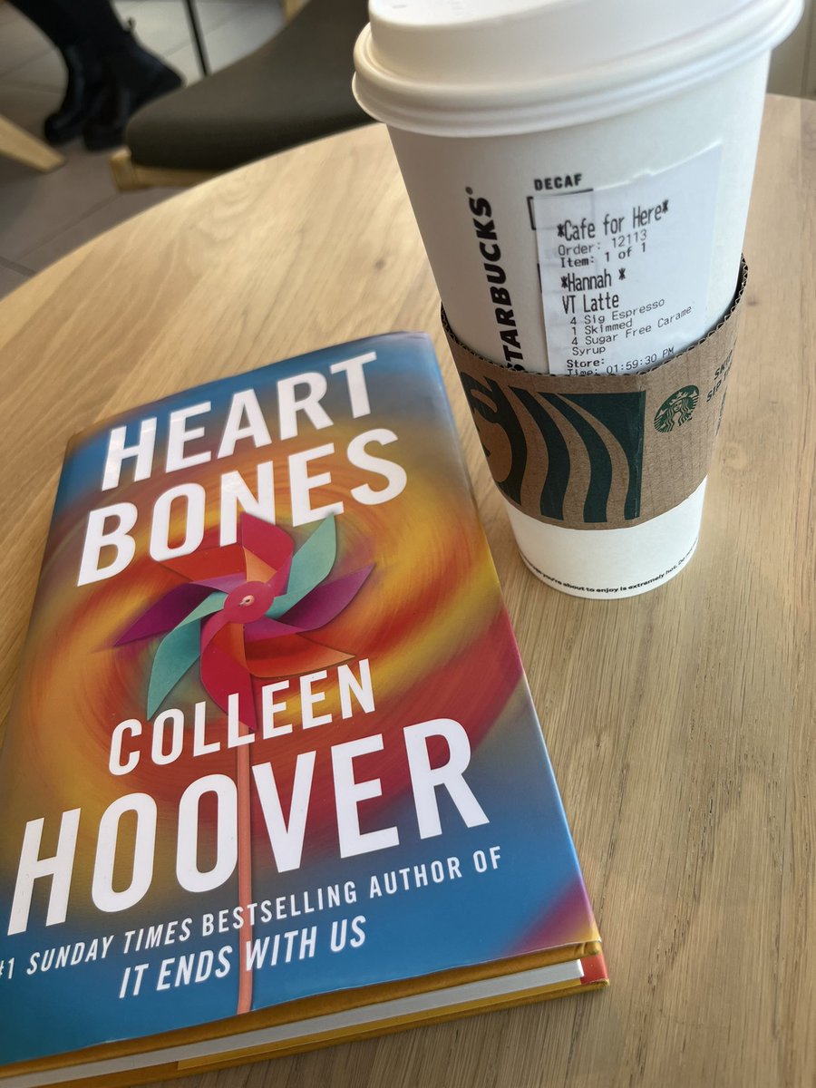 BrainyNewSexySH's tweet photo. A lovely caramel latte before work. ❤️ #Starbucks #Coffee #CaramelLatte #HeartBones #ColleenHoover #Books #Reading https://t.co/ZJBXFbFa4c