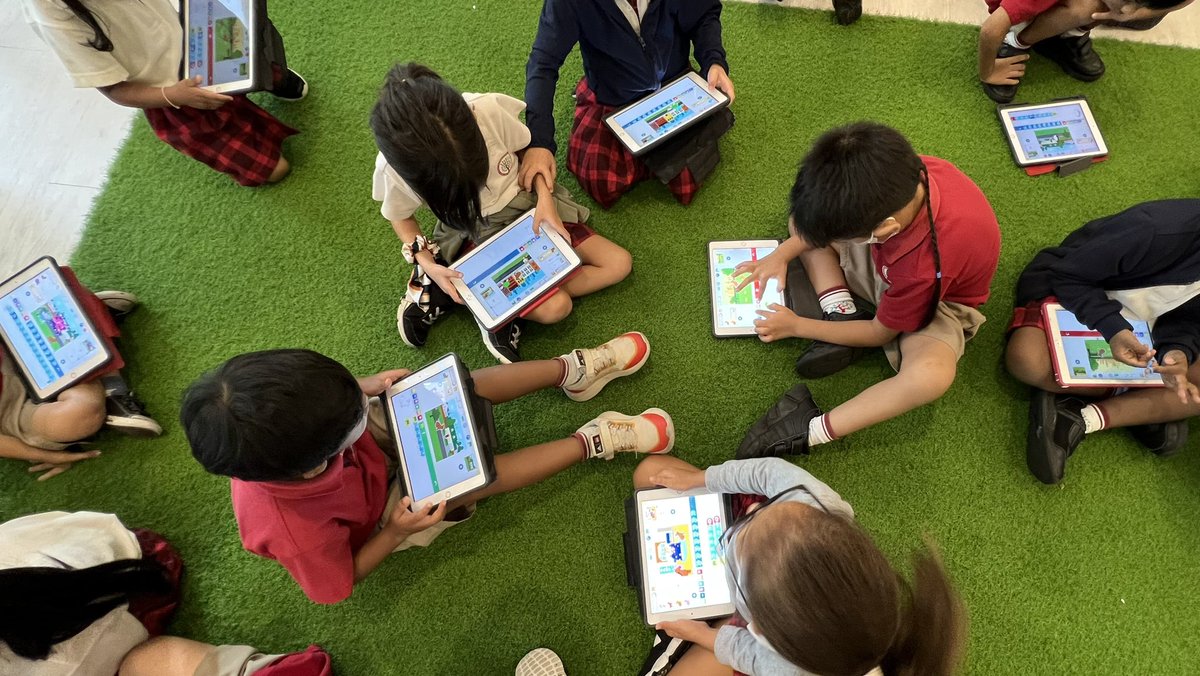 vickyyhengg's tweet photo. Make learning to code fun and engaging with @ScratchJr Children can bring the classic tale of the Hare and Tortoise to life with sequencing and looping 🐇🐢🏁 Perfect for the @The_IEYC 'Once Upon A Time' unit! 
#EveryoneCanCode #CodingInEarlyYears https://t.co/tXjt4F3mQI
