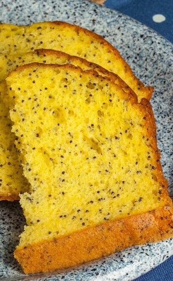 Slow Cooker Lemon and Poppy Seed Bread Recipe *** Slow cooker lemon and poppy seed bread recipe. Very easy and tasty bread baked in a slow cooker. | MY EDIBLE FOOD | foodie.cm/slowcooker/?sr…