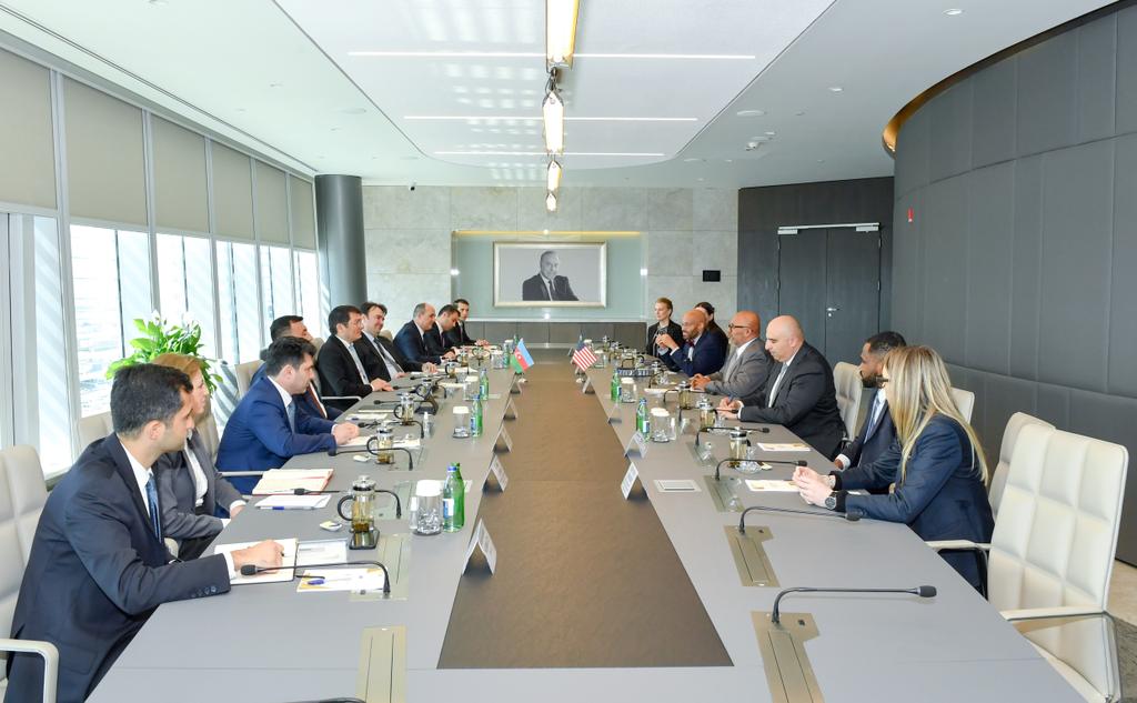 ElnurAAliyev's tweet image. ABŞ ticarət katibinin qlobal bazarlar üzrə köməkçisi Arun Venkataramanın rəhbərlik etdiyi nümayəndə heyəti ilə görüşdə ölkələrimiz arasında #ticarət və #investisiya əlaqələrinin təşviqi, iqtisadi əməkdaşlığın şaxələndirilməsi imkanlarını nəzərdən keçirdik.

#EconomyAz