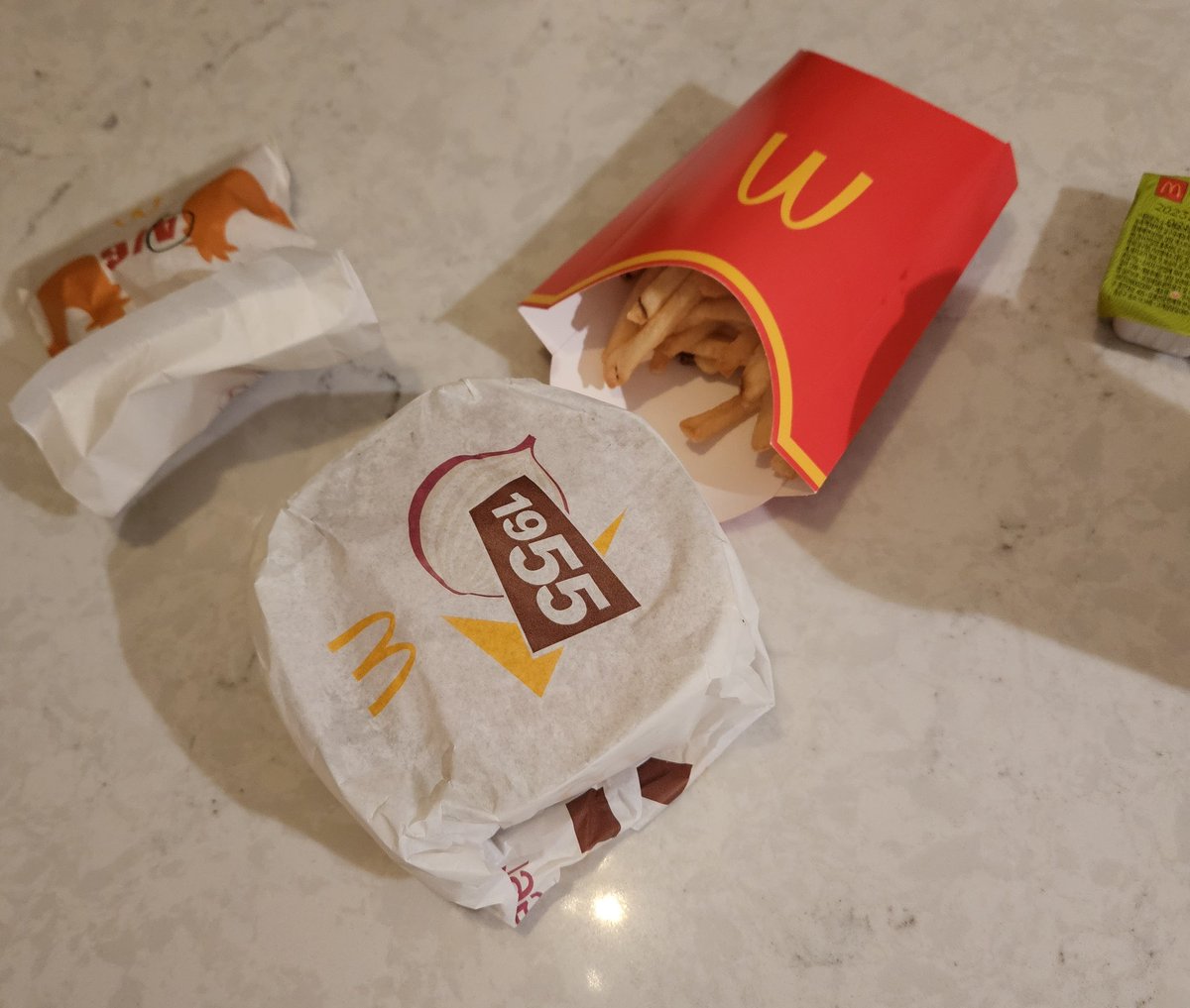 역시 비오는 날엔 햄버거🍔
아로하 비조심~~~💜