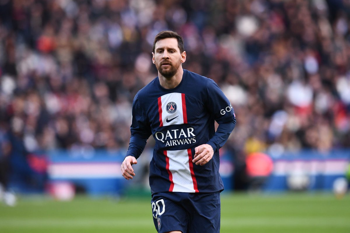 ActuFoot_'s tweet photo. 🚨💣 LIONEL MESSI NE SERA PLUS PARISIEN LA SAISON PROCHAINE.

Sauf retournement de situation, et que le Qatar décide de faire de sa prolongation de contrat une priorité, l'Argentin quittera le PSG cet été.

(@RMCsport) https://t.co/D8zl5ijxJT