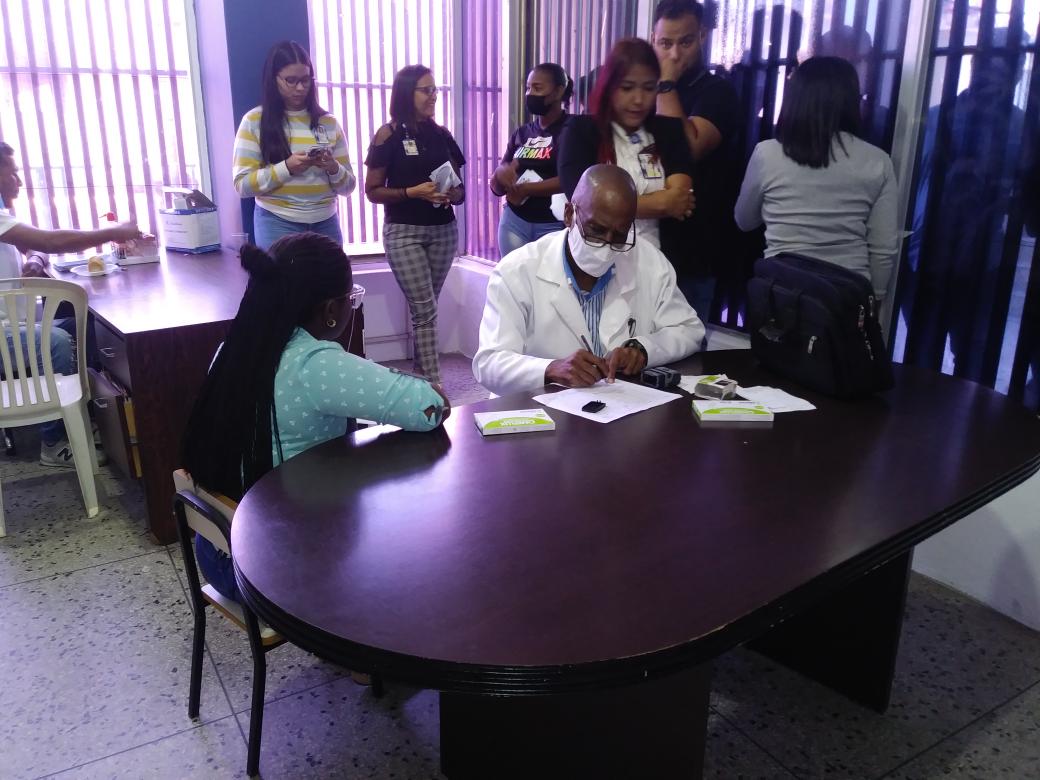 Los colaboradores damos Amor, paz y esperanza, no llevamos armas, no guerras. 
#UnaMejorJuventud #CubaPorLaVida #CubaCoopera <a href="/cubacooperaven/">Brigada Médica Cubana en Venezuela</a> <a href="/UJCdeCuba/">UJC de Cuba</a> <a href="/MINSAPCuba/">Ministerio de Salud Pública de Cuba</a> <a href="/Cubacooperabol2/">Brigada Médica 🇨🇺 Bolívar🇻🇪</a>
<a href="/AdanVillavicen5/">Adan Villavicencio Guzmán</a> 
@CDIlaParagua1