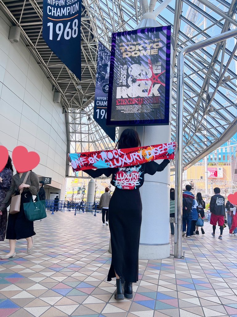 bemine__143's tweet photo. ワンオク東京ドーム、座席もセトリも最高すぎた〜🥹！！！　物販めちゃめちゃ並んでる覚悟で行ったらタイミング良くて全く並ばず、そのあとからまためちゃ並んでた😂
#ONEOKROCK2023  #ワンオク https://t.co/SrO1IIz2uZ