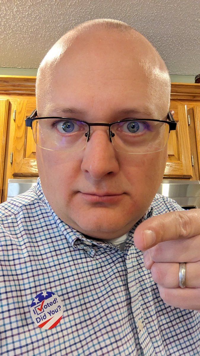 JasonSwansonKC's tweet photo. The polls are open! Vote! 🗳️ Several local issues on the ballot today, including NKC School Board and Gladstone City Council. https://t.co/luNbiOMsi7