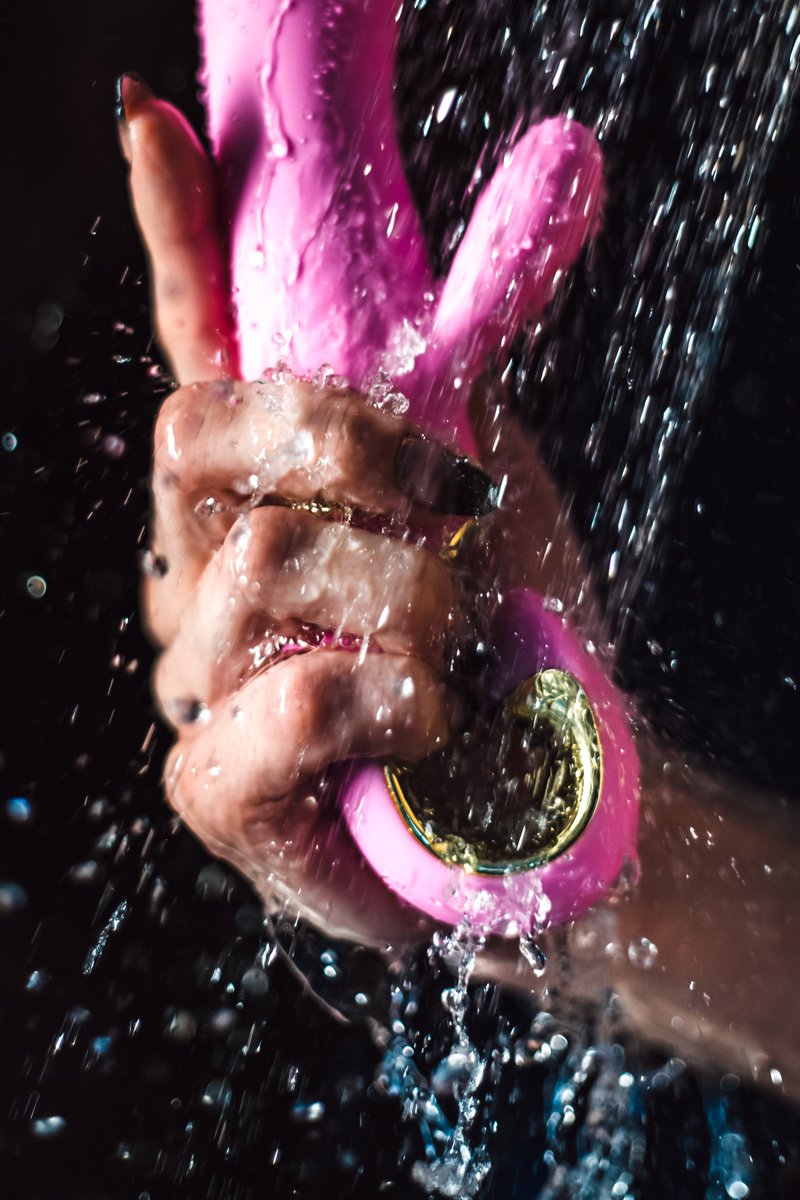 gvibeofficial's tweet photo. Attention all beginners!
Are you ready to spice things up in the bedroom? Look no further than the Grabbit Mini!
This compact and discreet toy is perfect for those who are new to the wonderful world of pleasure.
#grabbit #gvibe #pleasure #selflove https://t.co/nGlXbrb8HP