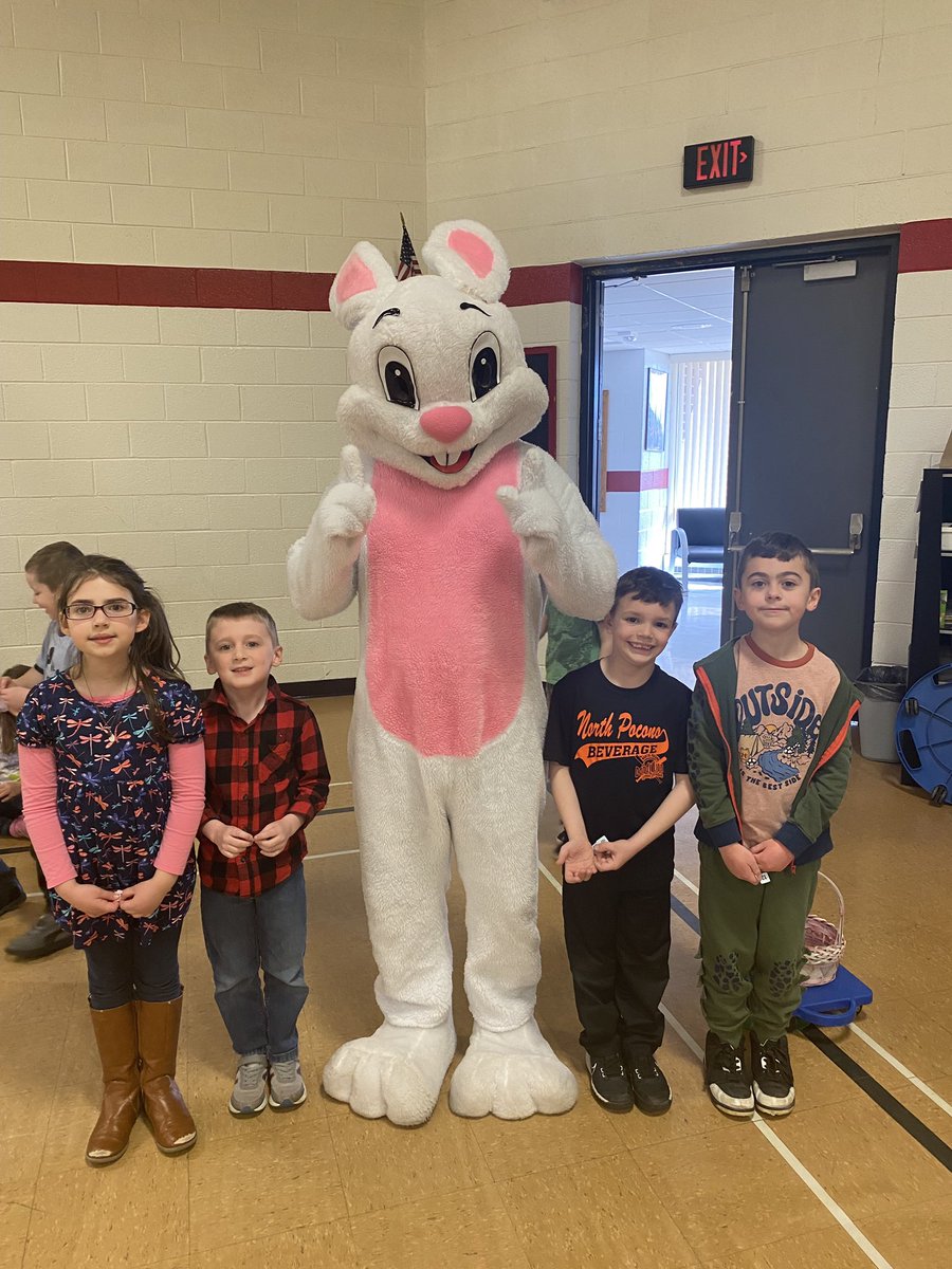 Jefferson Elementary Center Egg Races

On Monday, April 3rd Jefferson Elementary students had a wonderful time at the annual egg race. The Easter Bunny stopped by to cheer on the students during their fun filled day competing to collect eggs.