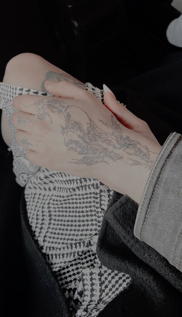 ⠀
⠀
           instagram stories
           ━━━━━━━ ━━━────
           ❍  𝘨𝘪𝘰𝘳𝘨𝘪𝘢𝘴𝘰𝘭𝘦𝘳𝘪 ✓ 2𝗁      ⋯  ✗ 

           Ti amo.                           ♡ ⠀⌲ 

⠀