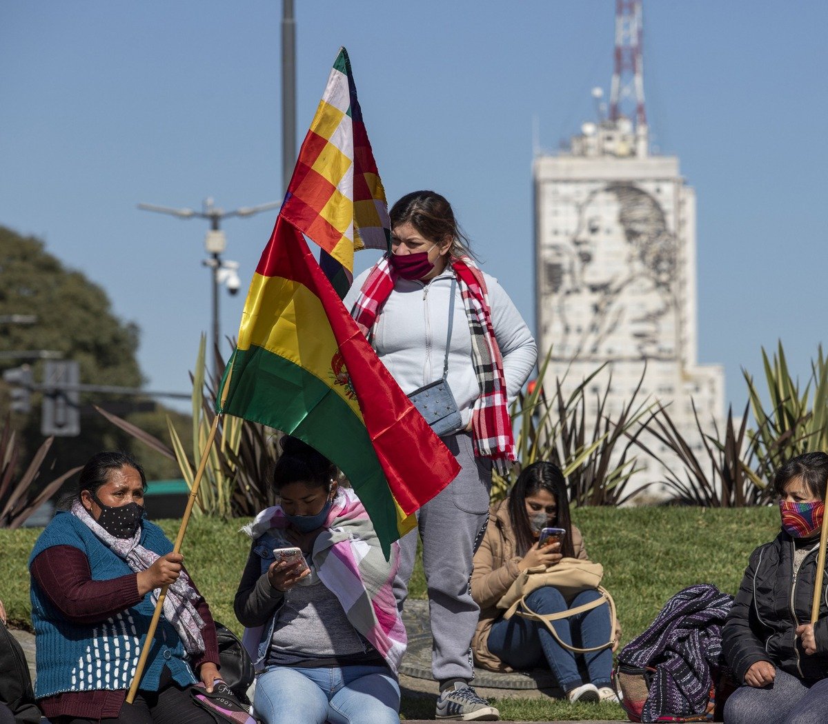 laepocabo's tweet photo. #4Abril #Bolivia
La #Cancillería activó el trámite #digital del #certificado de #vivencia, para que los #bolivianos en el #exterior puedan realizar los #trámites ante el #SENASIR y cobrar su #renta👍👇
https://t.co/DbUEmAX4Z9 https://t.co/b1TCosAt5c
