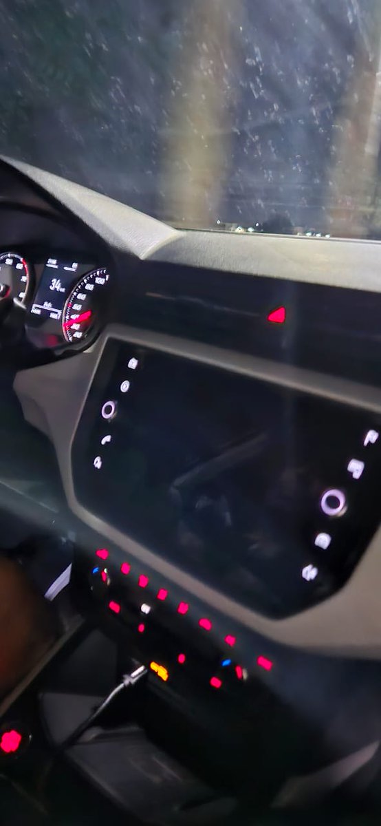 Mi Pantalla de mi Seat Arona 2021 no funciona y no me dan solución en la agencia Querétaro. Me traen vuelta y vuelta que actualizaciones.
Ayuda Urgente!!!