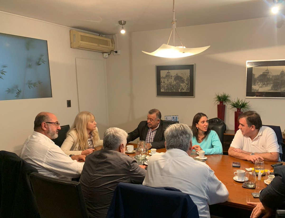 sari_tuc's tweet photo. Los integrantes de la #Lista821 Tucumán para la victoria nos reunimos con nuestra candidata a Intendenta @RossanaChahla y analizamos el presente de la ciudad y sus problemáticas. Tenemos el compromiso de trabajar juntos por un San Miguel de Tucumán mejor para todas y todos. https://t.co/8dc3G6jM1a