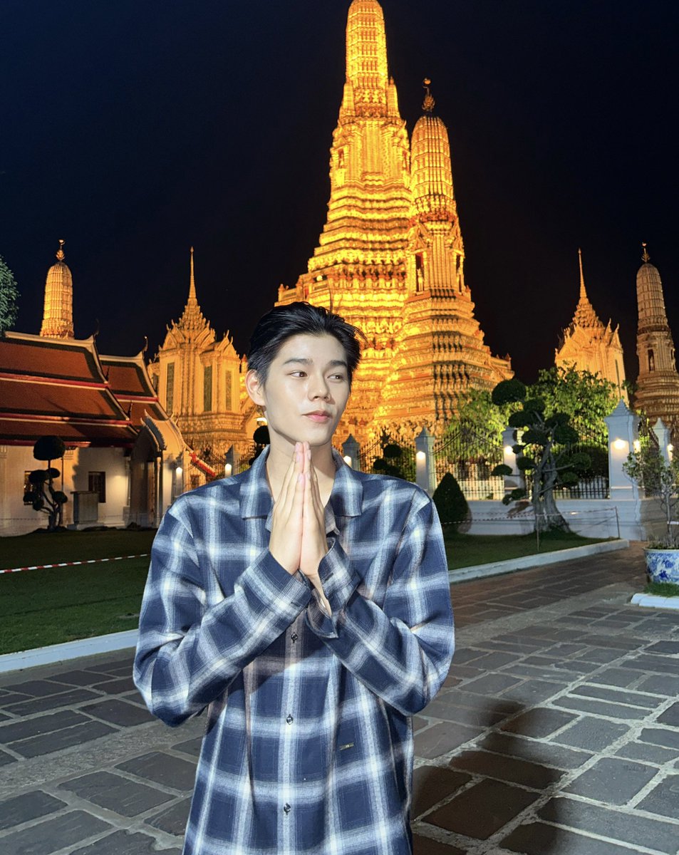 milk2may's tweet photo. good night https://t.co/FCNQqBl3VC