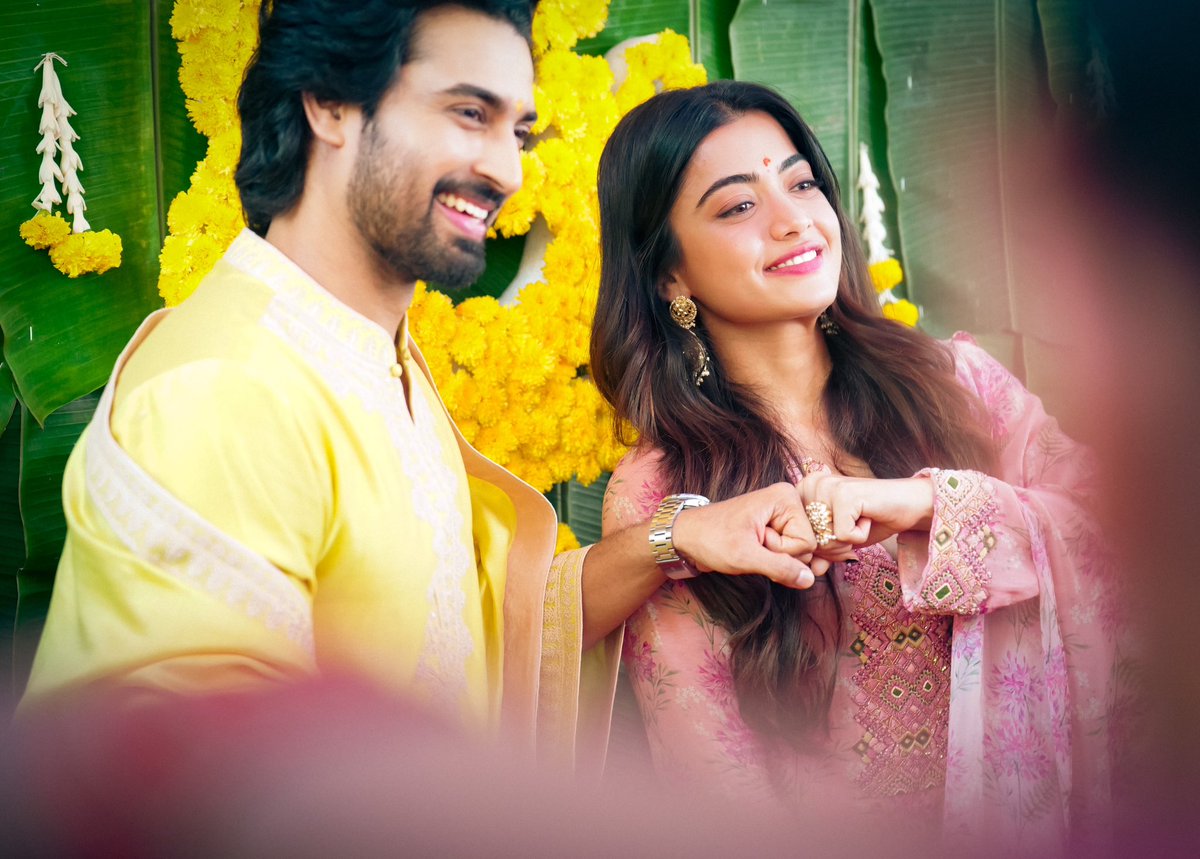 Rashu_Maam's tweet photo. Puja grand ceremony new movie #rainbow launch..❤❤🙂🙂
#RM22
#rainbow 
#Rainbow https://t.co/JruCjsBJ2v