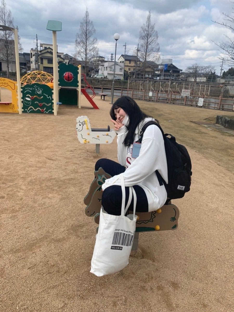 fmrcmember's tweet photo. かれん
2年生　出身：兵庫
ポジション：マネージャー

食べることに貪欲な福井のビッグマム
昆虫食にも興味が湧いている。お腹が空いている時はライフオアトリートと言ってくるので、迷わずお菓子を差し出そう。 https://t.co/SihvhHfbyJ