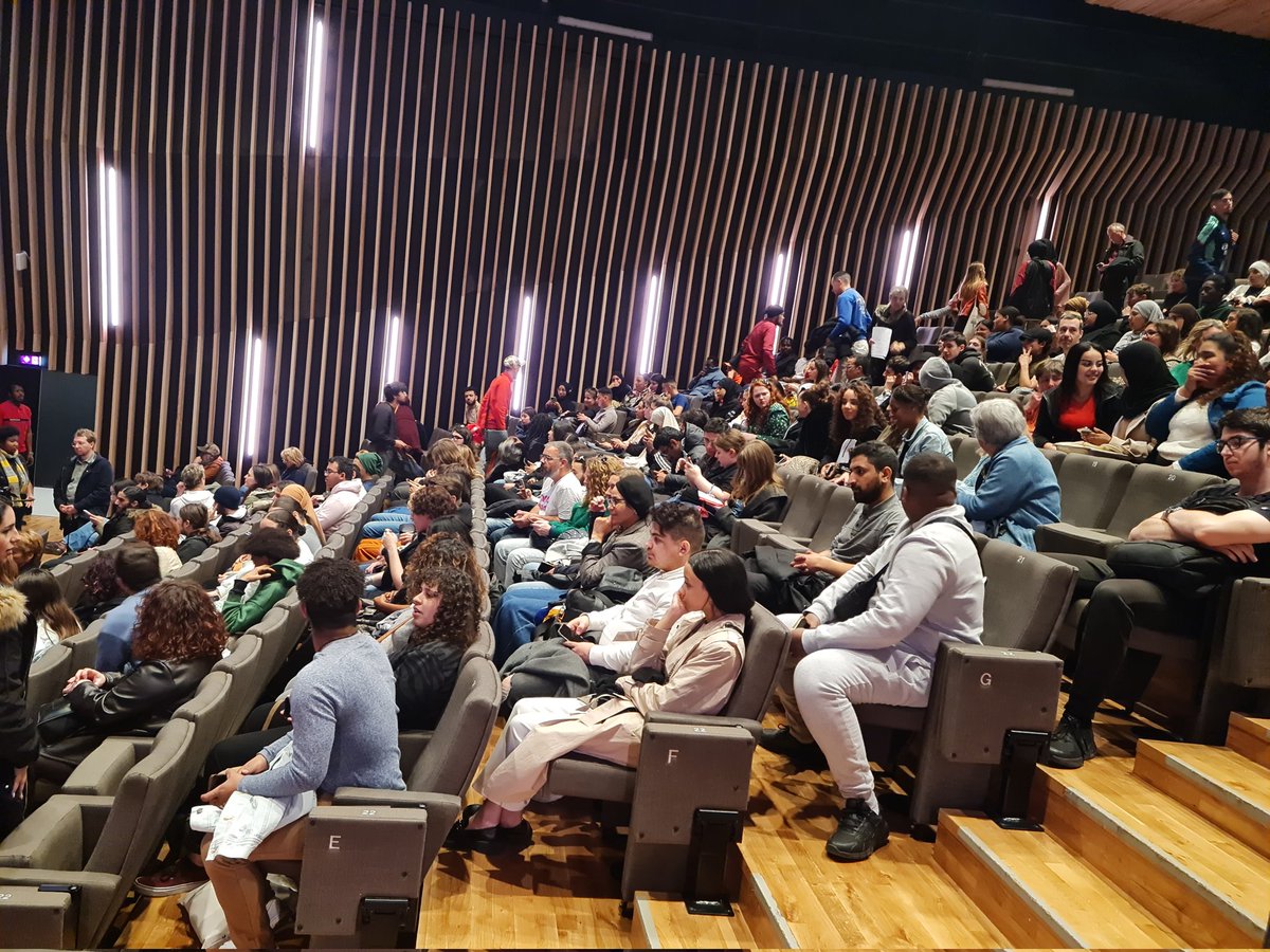 Mlj3M's tweet photo. Qui sera le plus convainquant ?
Concours d'éloquence entre les jeunes @MLj3M  et @ MLIBT à  la cité des métiers @Montpellier3M 
@Abouitman1 
#Montpellier2028 https://t.co/HMopELNbky