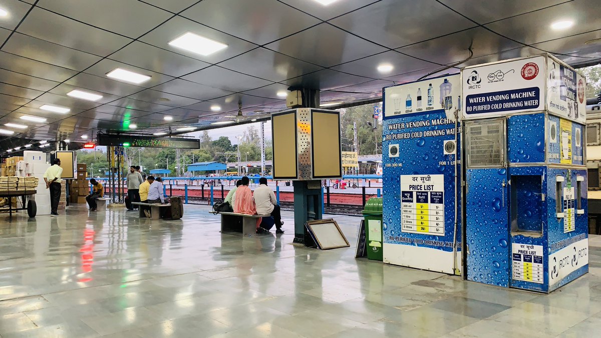 ryan9Deshbhakt's tweet photo. @IRCTCofficial @RailMinIndia @WesternRly @RailwaySeva  👌🏻👌🏻👌🏻Non Operational water vending machine located at chandigarh railway station platform no 1,can u people have look in it , if you people can't maitain it Please Remove water vending machine from such place.hope https://t.co/2MLmcT9p6u