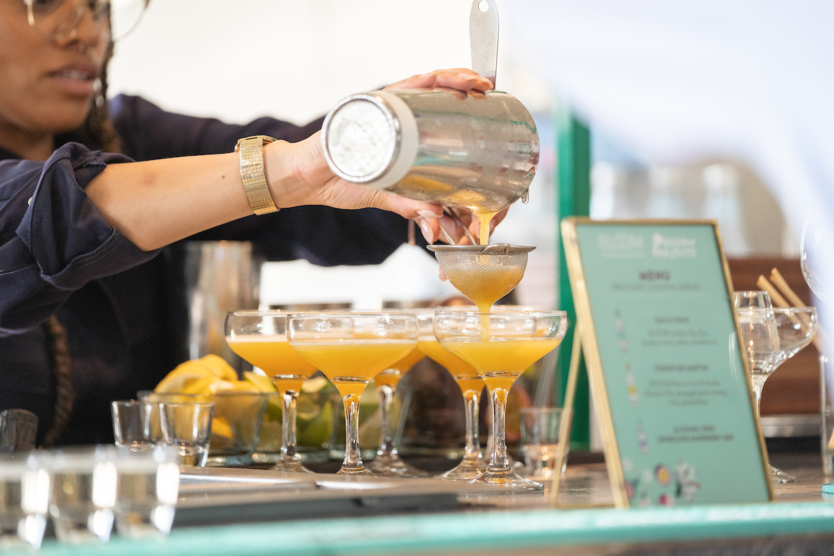 mixandmatchltd's tweet image. Spring is here &amp;amp; the perfect spirit for sunny weather is Bloom London dry gin. We hosted a fantastic cocktail masterclass at the Allbright Club for the Bloom Passion Projects 😍
@weareAllBright 

#bloomgin #BloomLondon #Mayfair #eventproduction #London #Eventprofsuk lovegin