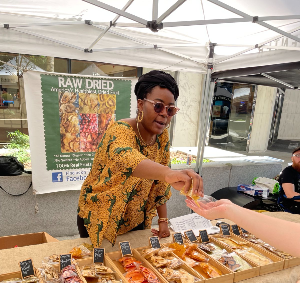 PeachtreeCtr's tweet photo. Peachtree Center's Green Market is BACK! Check out our local vendor's offerings this Thursday, April 6th from 11 AM to 2 PM, in The Plaza! Kick off the season with little farm animals, delicious locally made goodies and FREE Jeni's ice cream for the first 200 guests. https://t.co/F7YwyU2fsT