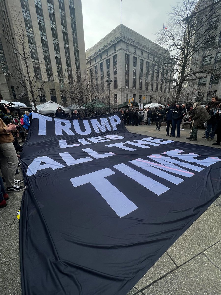 thehill's tweet photo. Protesters arrive near New York courthouse where Trump will appear for arraignment https://t.co/6o4ctVTKuY https://t.co/SzXOXh0XLy