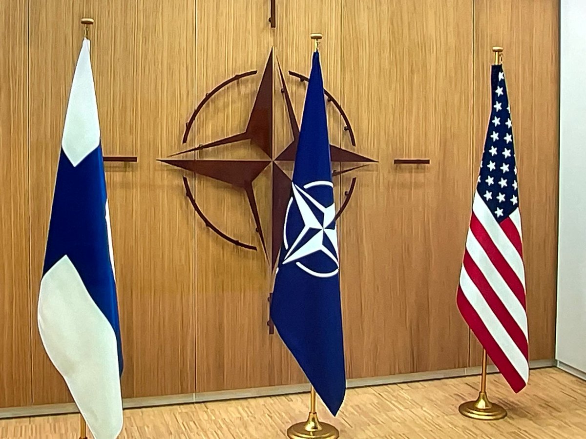 Suomi on nyt #NATO:n jäsen. Olemme pitkän vaelluksen jälkeen yhä tiukemmin kiinni länsimaisessa arvoyhteisössä ja parhaimmassa mahdollisessa turvassa itänaapurin aggressioilta.

Jälleen yksi toteutunut kohta puolueohjelmasta.