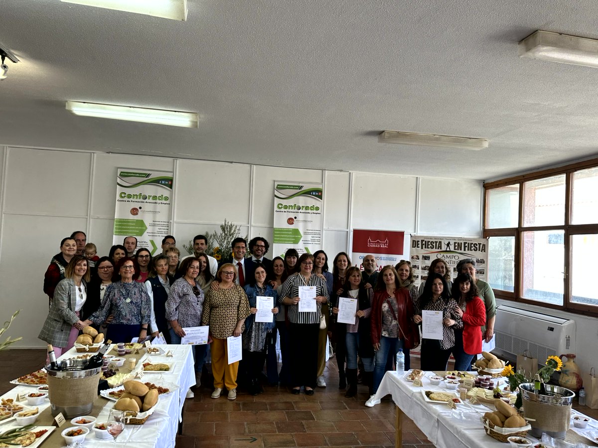 FSEDipuCR's tweet photo. Os dejamos con unas imágenes del acto de clausura de los itinerarios de Terrinches, Villanueva de los Infantes y Castellar, celebrado en este último el pasado viernes 31 de marzo. Para más info, síguenos en Facebook e Instagram👍 https://t.co/3bOH1I3PdF