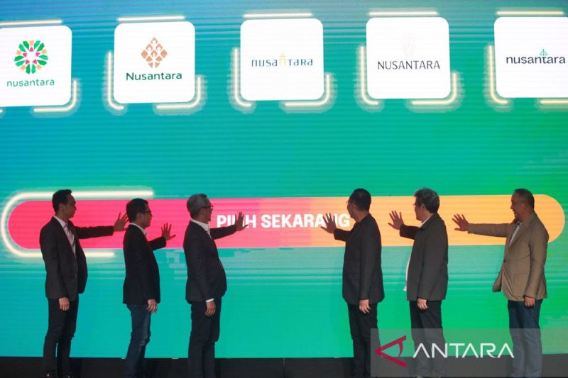 Lima logo IKN Nusantara yang telah dipilih oleh Presiden Joko Widodo diumumkan agar masyarakat juga bisa ikut memilih desain yang terbaik. Inilah logo-logonya! 

Foto: ANTARA FOTO/Reno Esnir/tom.

Baca berita selengkapnya: m.antaranews.com/berita/3471789…