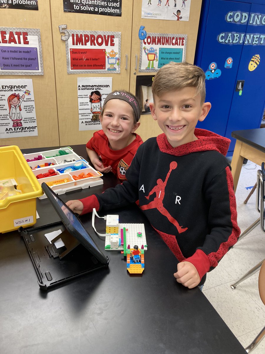 3MiuWSS's tweet photo. We wore blue to highlight Autism Awareness Month! 💙 The students also enjoyed putting their engineer minds to work during coding class! 🙃@wsselementary https://t.co/XNXJFMZ7OC
