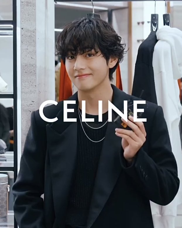 DailylofV's tweet photo. Celine boy V from W Korea IG :

🔗 https://t.co/5pyPTe7eUS https://t.co/wTQ4Fogr8p