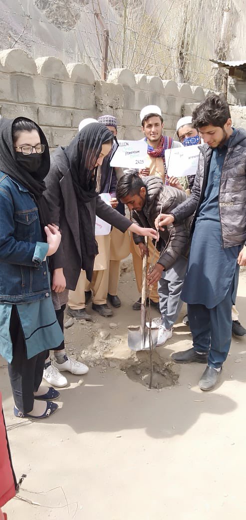 MSfoundationPK's tweet image. Million Smiles Foundation Team in Yaseen Ghizer recently organized a successful plantation activity with the help of dedicated volunteers Raja Saleem Amjad, Anil Karim,  Faryal Ayoub , Anita Wazir and Nazia.

#ClimateAction #SmilesForHumanity #Plantation #MillionSmilesFoundation