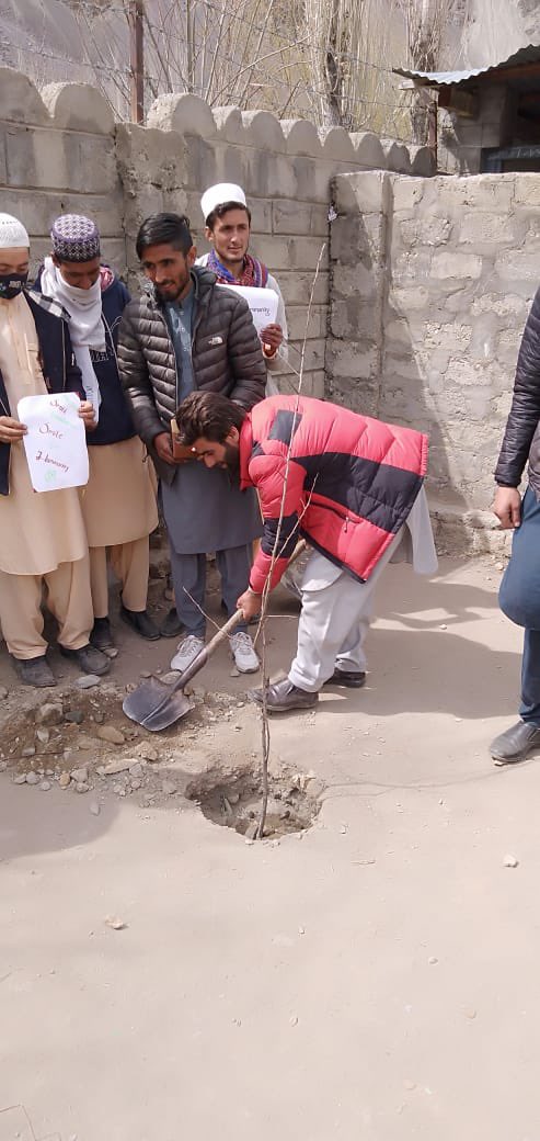 MSfoundationPK's tweet image. Million Smiles Foundation Team in Yaseen Ghizer recently organized a successful plantation activity with the help of dedicated volunteers Raja Saleem Amjad, Anil Karim,  Faryal Ayoub , Anita Wazir and Nazia.

#ClimateAction #SmilesForHumanity #Plantation #MillionSmilesFoundation