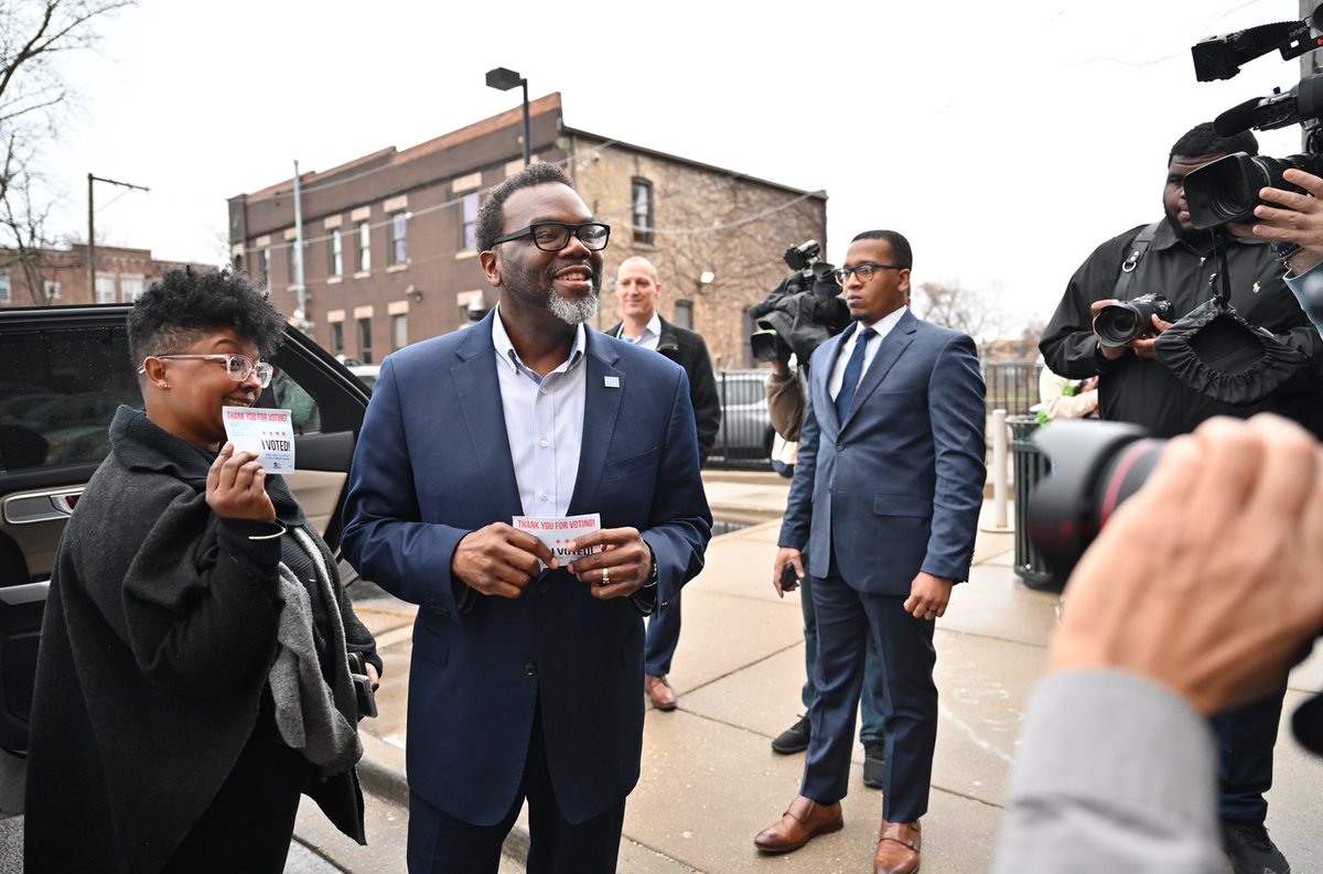 In and out in less than 5 minutes! Polls close at 7pm. Let’s bring it home, Chicago. 💯