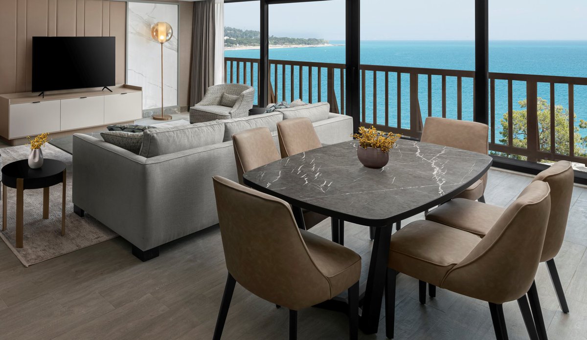 NgPhaselis's tweet photo. Inspired by nature, suite rooms celebrate the spectacular views of NG Phaselis Bay, bringing them front and center. #GrandSuiteSeaView
#NGPhaselisBay #MiraclesComeTrue #SeeFeelLove #NGVibes #Younique #LifeStyleResort #Antalya #Kemer #Summer2023 https://t.co/uOobaUI40S