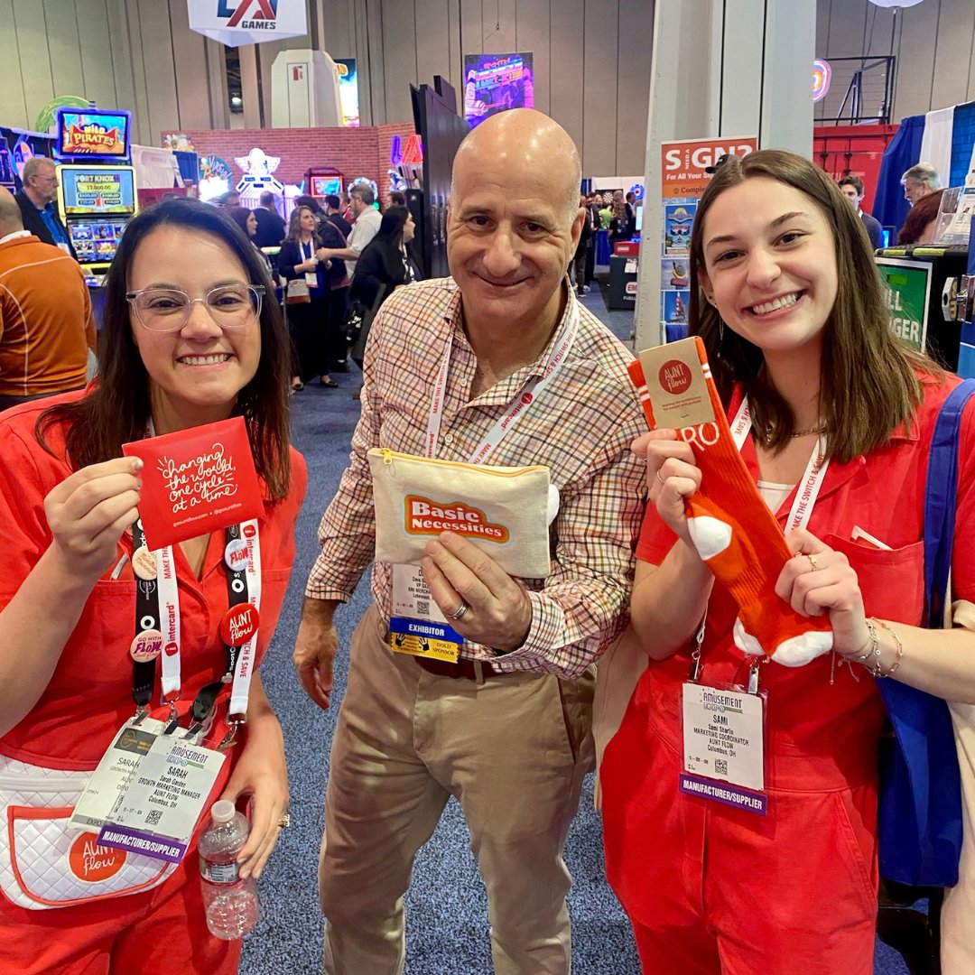 GoAuntFlow's tweet photo. 💥 Last week, the Aunt Flow #marketingteam traveled to Las Vegas for TWO trade shows, the @AmusementExpo🎡 + the Bar & Restaurant Expo🍴
In Aunt Flow fashion, we recruited TONS of new #FlowBros 💪 https://t.co/gYkpggVpvs