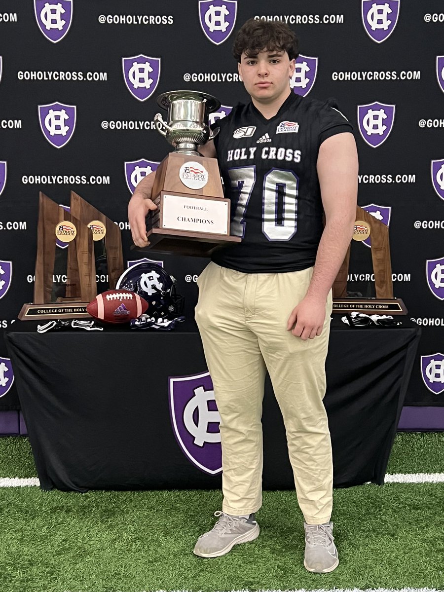 zachrezaoui's tweet photo. Great junior day @HCrossFB Thank you @CoachScottJames @k_jaxxon for the invite! https://t.co/U6VrKJgbez