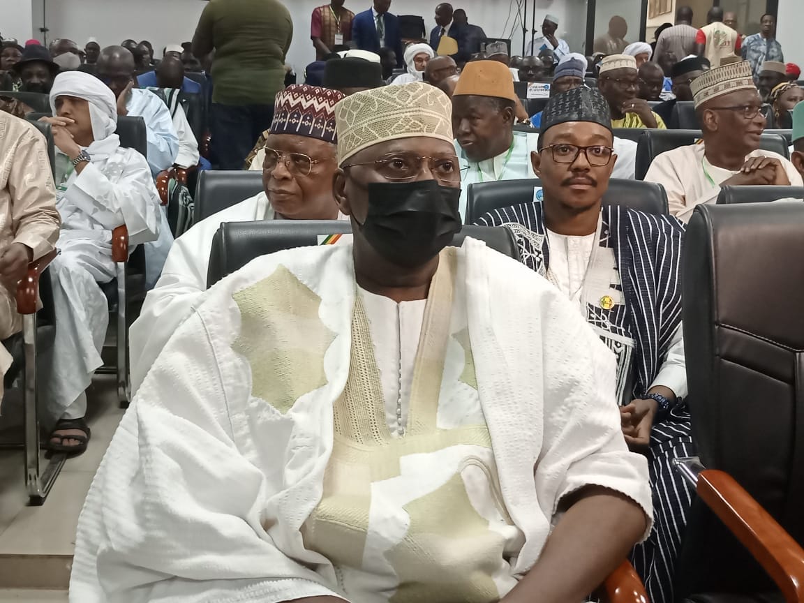 ModiboPresident's tweet photo. Le président #ModiboSidibé était paneliste le jeudi 30 Mars 2023 au Forum Economique de Ségou organisé par la Chambre de Commerce et d'Industrie du Mali #CCIM. Il a notamment animé le thème  "Pôles de développement régionaux : l'apport des chaînes de valeur". https://t.co/a6nBa9YxnZ