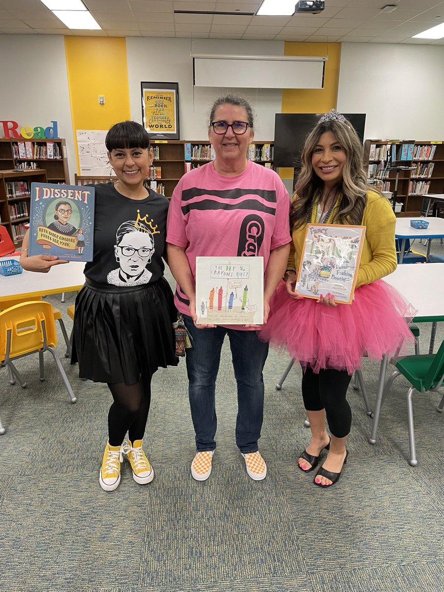 Happy National School Librarian Day to @BookswithDavis ! @BritainElem  is super lucky to have you! Thank you for all that you do! #mustangpride #NationalSchoolLibrarianDay