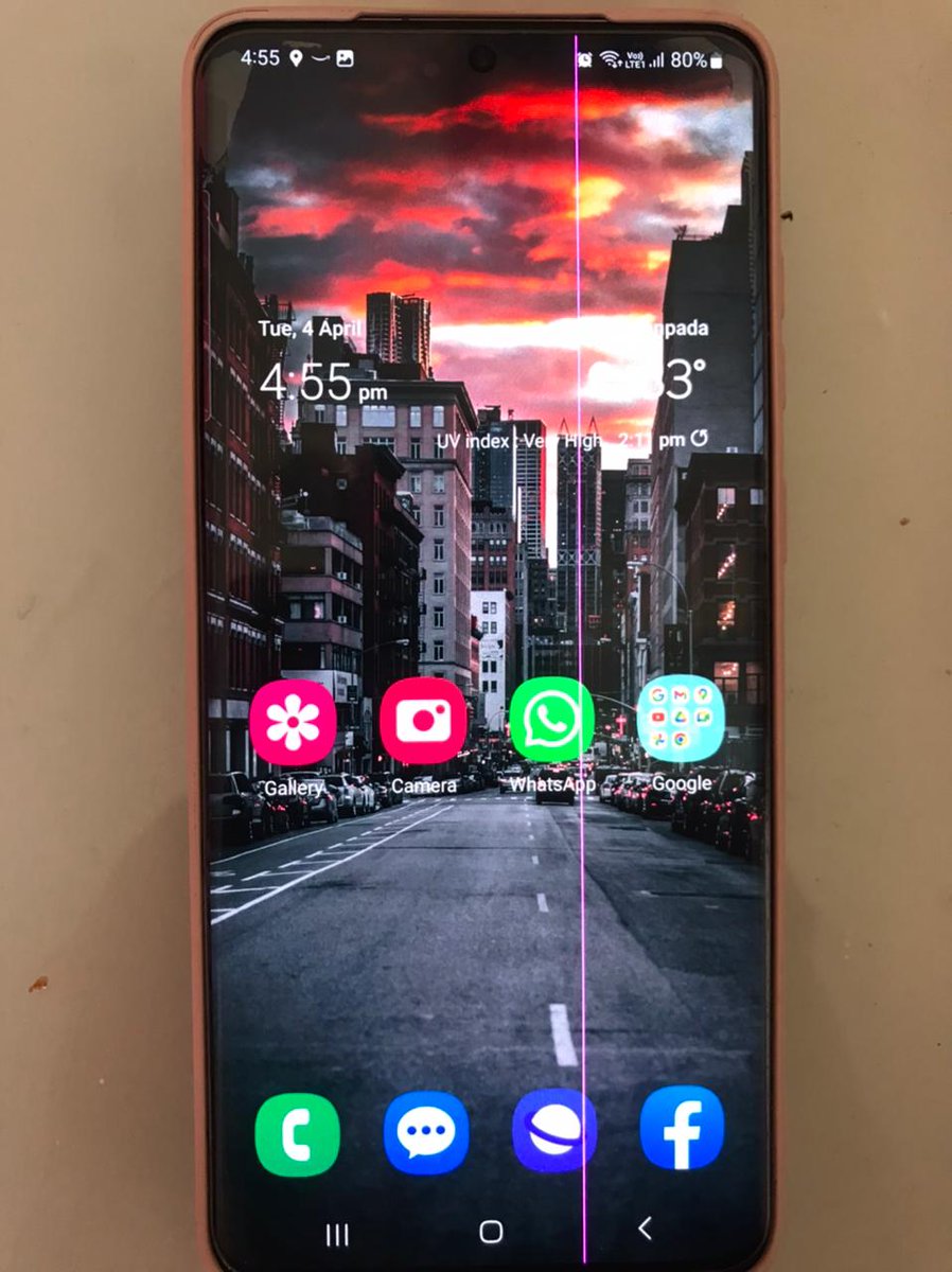 KKJustThoughts's tweet photo. @techtakeaway_tw @SamsungMobile @SamsungIndia @SamsungNewsIN @SamsungNewsroom Facing this pink line issue since yesterday afternoon. One moment phone was working fine, left it alone for an hour and next I knw I see this issue. What is the solution?? https://t.co/xWPmT4VxpX
