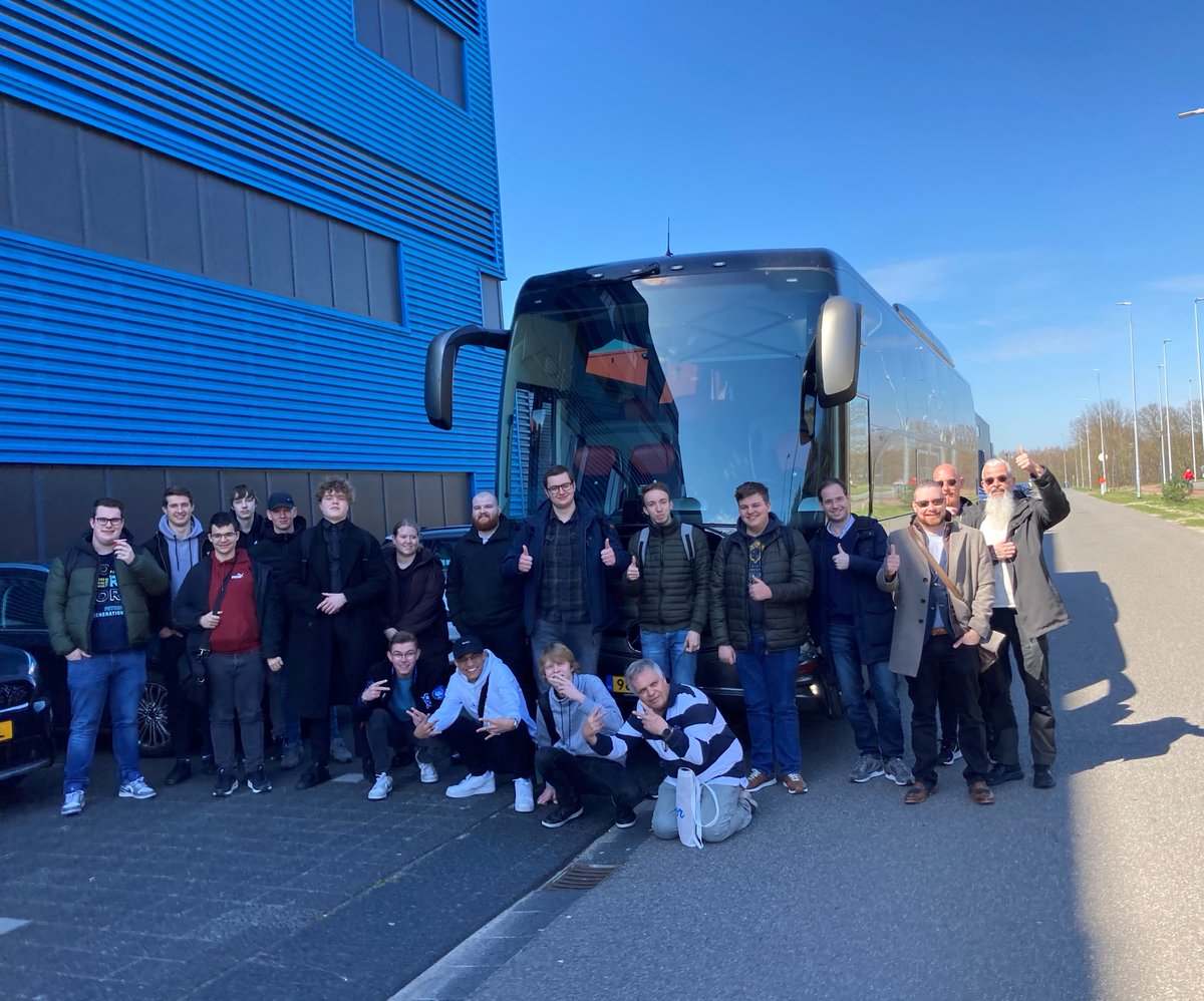 Vandaag hadden we een groep van 19 studenten en docenten van <a href="/rocrivor/">ROC Rivor</a> uit Tiel op bezoek in #Eindhoven. Ze hebben een #rondleiding gekregen door ons #hightech Data &amp; Cloud Center.  Het was een inspirerend #bezoek voor alle partijen! Graag tot een volgende keer.