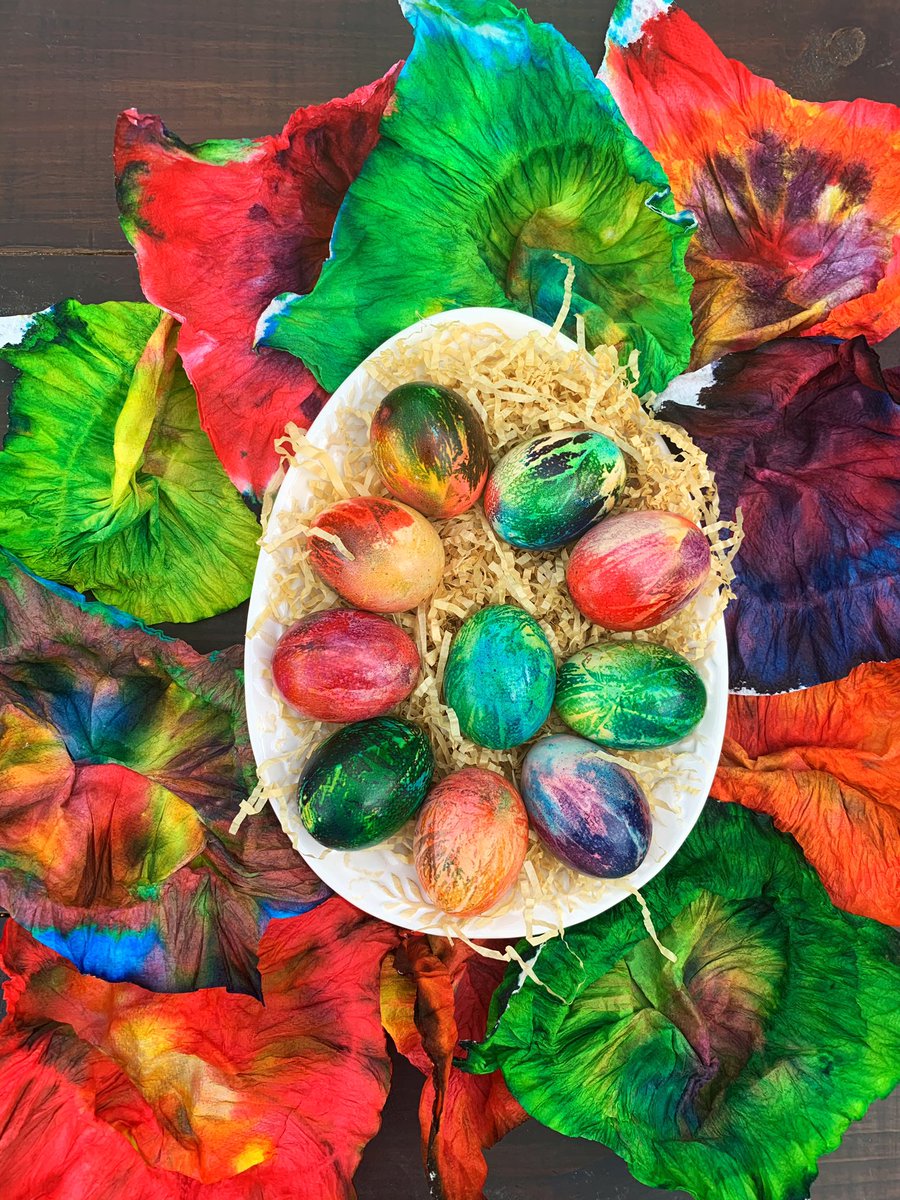 Tie dye eggs are so much fun. Full video is on Instagram. 🐣