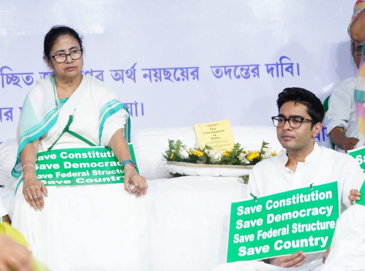 TrinankurWBTMCP's tweet photo. মুখ্যমন্ত্রী মমতা বন্দ্যোপাধ্যায়ের দুই দিনের ধর্নার পরই রাজ্যের বকেয়া কিছুটা মেটালো কেন্দ্রীয় সরকার।

⏩ মিড ডে মিল খাতে দিল ৬৩৮ কোটি।
⏩ সমগ্র শিক্ষা মিশন খাতে দিল ৫৭৬ কোটি টাকা।
⏩ পঞ্চদশ অর্থ কমিশনের আওতায় গ্রামীণ উন্নয়ন (আবাস, সড়ক এবং পানীয় জল) খাতে দিল ৯৭৯ কোটি। https://t.co/uMW7JMk2vq