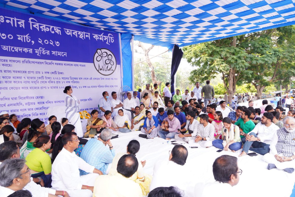 TrinankurWBTMCP's tweet photo. মুখ্যমন্ত্রী মমতা বন্দ্যোপাধ্যায়ের দুই দিনের ধর্নার পরই রাজ্যের বকেয়া কিছুটা মেটালো কেন্দ্রীয় সরকার।

⏩ মিড ডে মিল খাতে দিল ৬৩৮ কোটি।
⏩ সমগ্র শিক্ষা মিশন খাতে দিল ৫৭৬ কোটি টাকা।
⏩ পঞ্চদশ অর্থ কমিশনের আওতায় গ্রামীণ উন্নয়ন (আবাস, সড়ক এবং পানীয় জল) খাতে দিল ৯৭৯ কোটি। https://t.co/uMW7JMk2vq