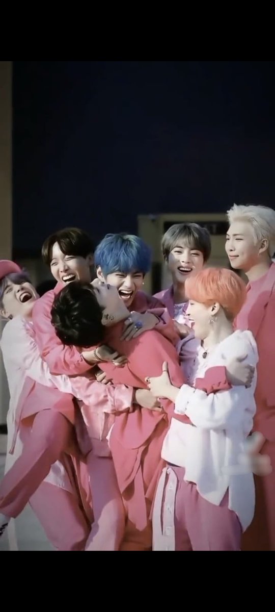 syifakim18's tweet photo. @BTS7_twt_KTH you look so happy there https://t.co/M0UzDiYR00