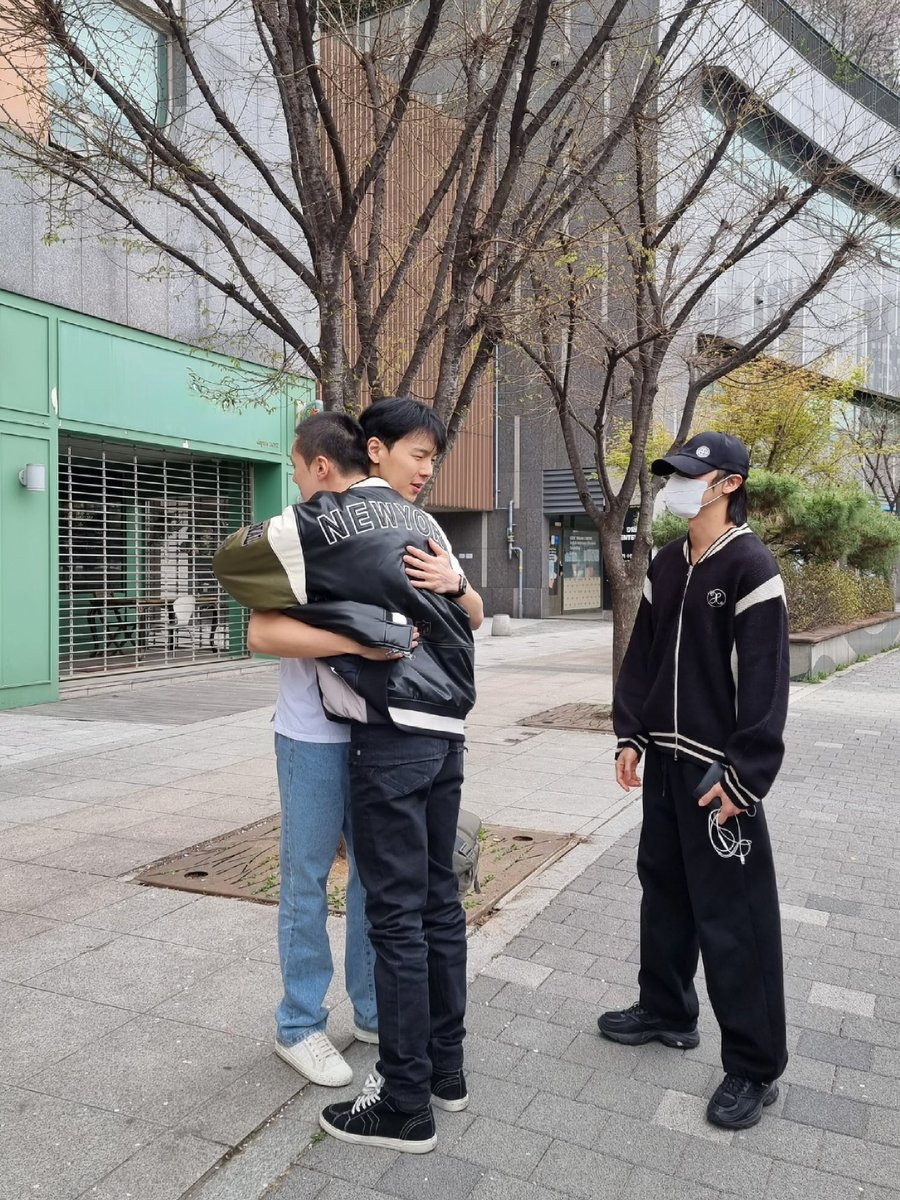 Kihyuk_Mbb's tweet photo. Me vi en la necesidad de regresar por esta noticia 😭💔 los amo! monbebe te espera y te apoya siempre #MINHYUK #MONBEBE https://t.co/6foT7tVvKr