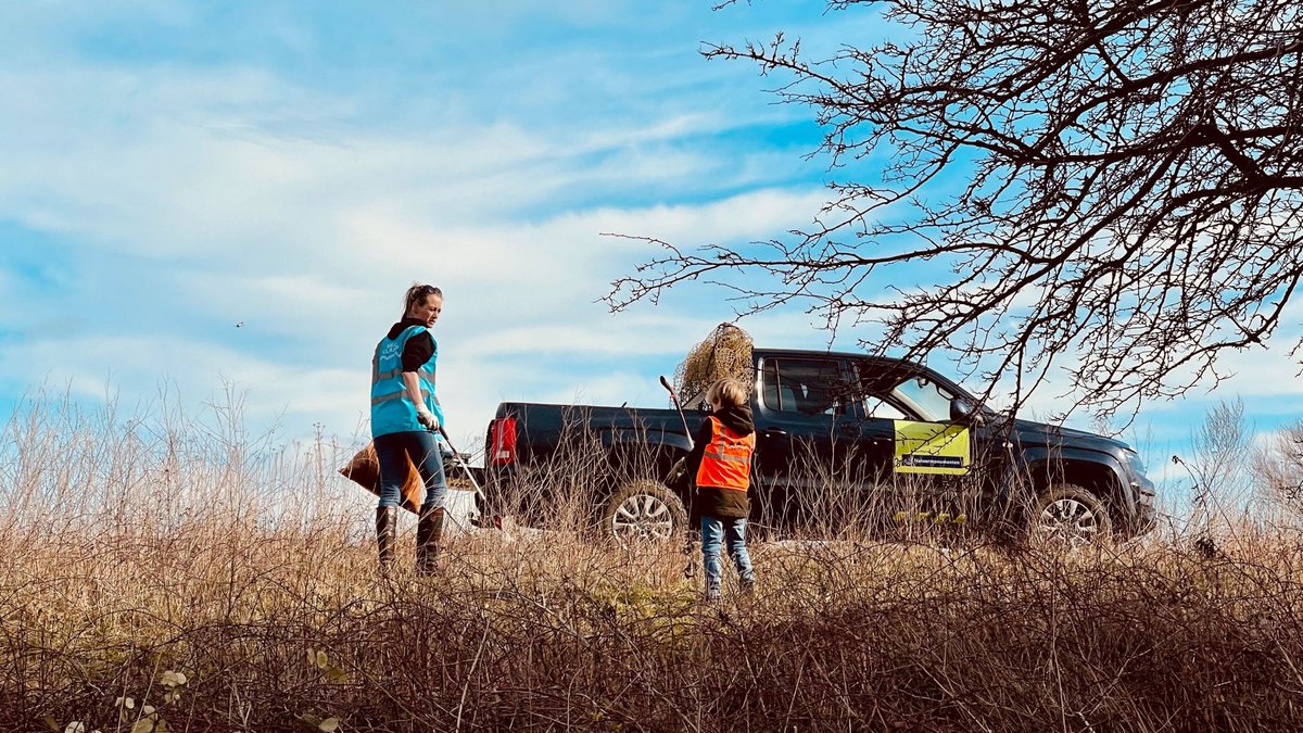 partnerforce's tweet image. On Maas Cleanup Day, Salesforce Partner @NextViewHQ joined over 10,000 volunteers in the Netherlands and Belgium to clean up the riverbanks with Plastic Whale. 🐋

Show us how you are making a difference in your community and take the #PledgeForImpact: sforce.co/3FR6gVF.