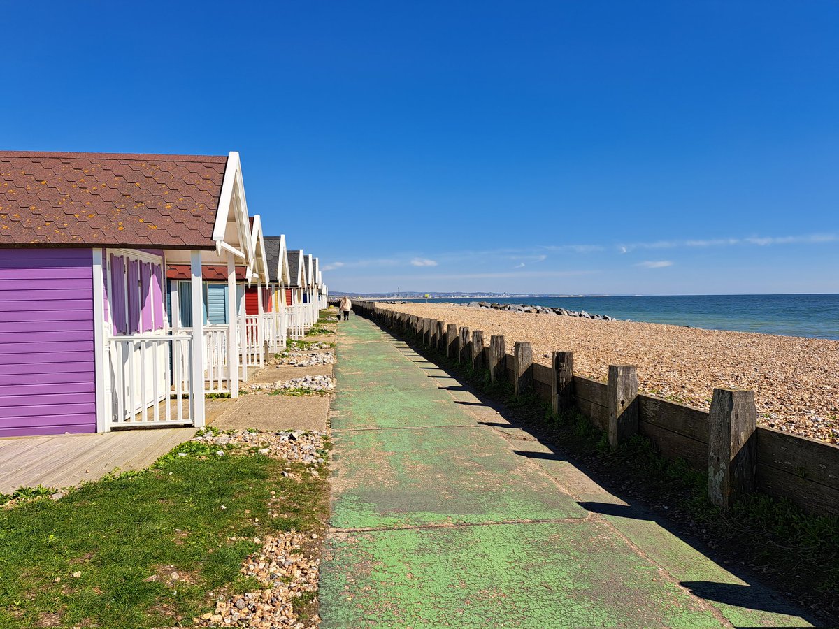 nigelsummersart's tweet photo. Imagine if this was your commute to work. It is mine today.
#threemilesaday #comute #Lancing https://t.co/GclNA1wdqM