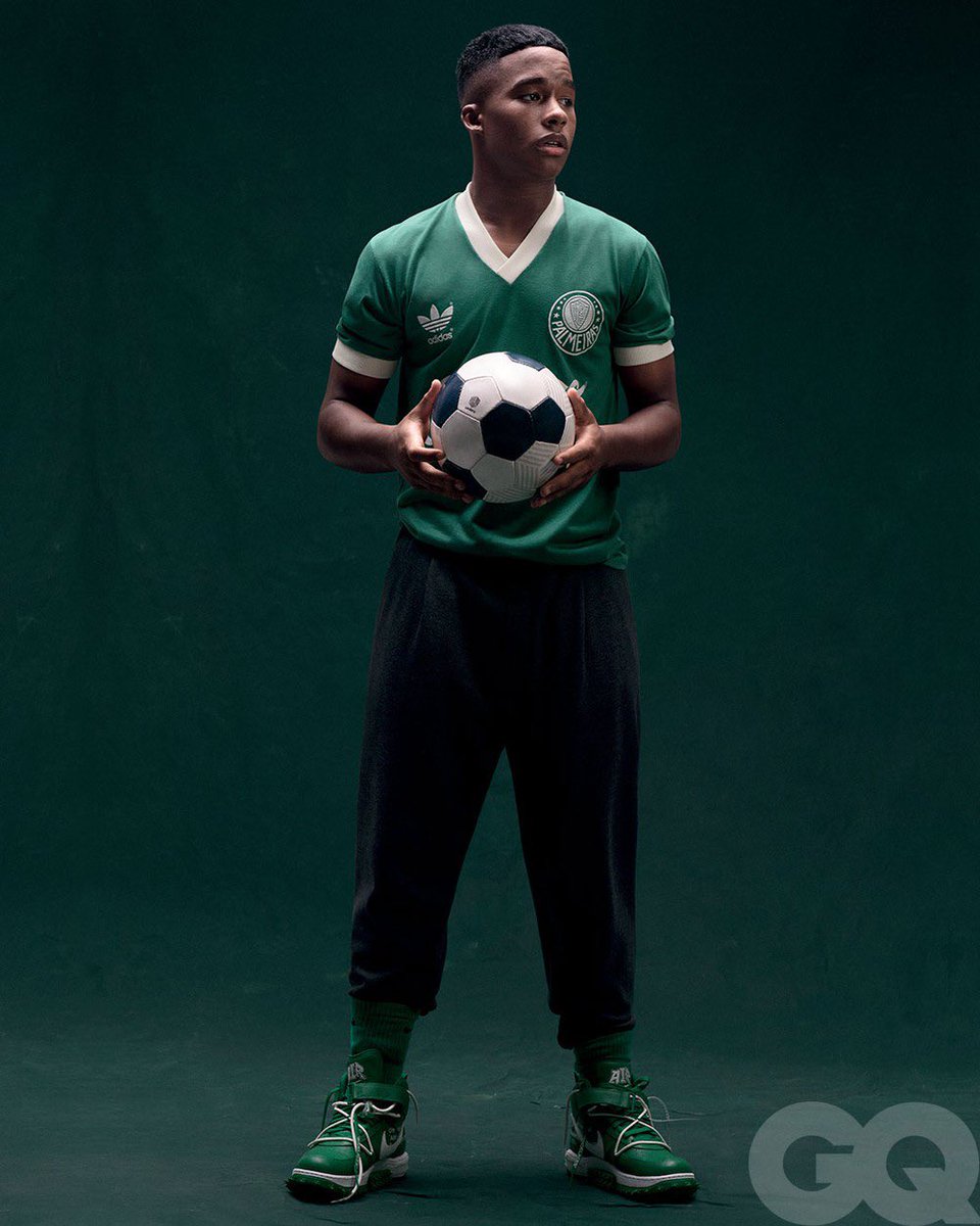 TrairagemFC's tweet photo. 🎙“Às vezes me pergunto: por que colocaram tanta mídia em mim? Eu não pedi isso. Tem situações que passam dos limites. ‘Ah, ele é o novo Pelé’. Cara, ninguém vai ser o Pelé, ele é o rei do futebol.”

- Endrick, para o GQ Brasil. 

📸 Reprodução https://t.co/hDEM9hzfL8