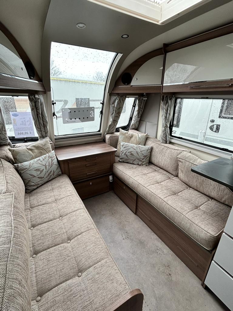 Our Van of the Week is this wonderful 4 berth Bailey Unicorn Valencia 2018🏕️

With an end washroom and fixed bed, it is perfect for those Spring and Summer getaways!🌎

For more information, check out our website at: farnhamleisure.co.uk