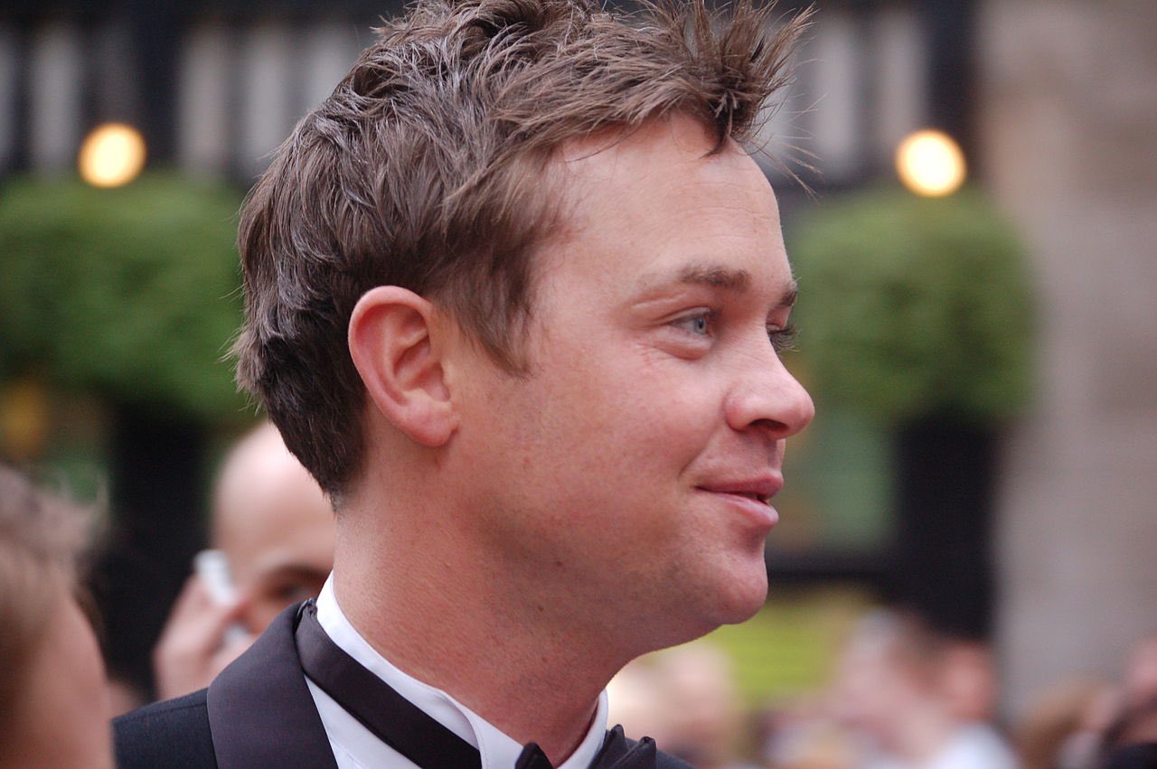 Happy 46th birthday to English television presenter, magician, and comedian, Stephen Mulhern. 