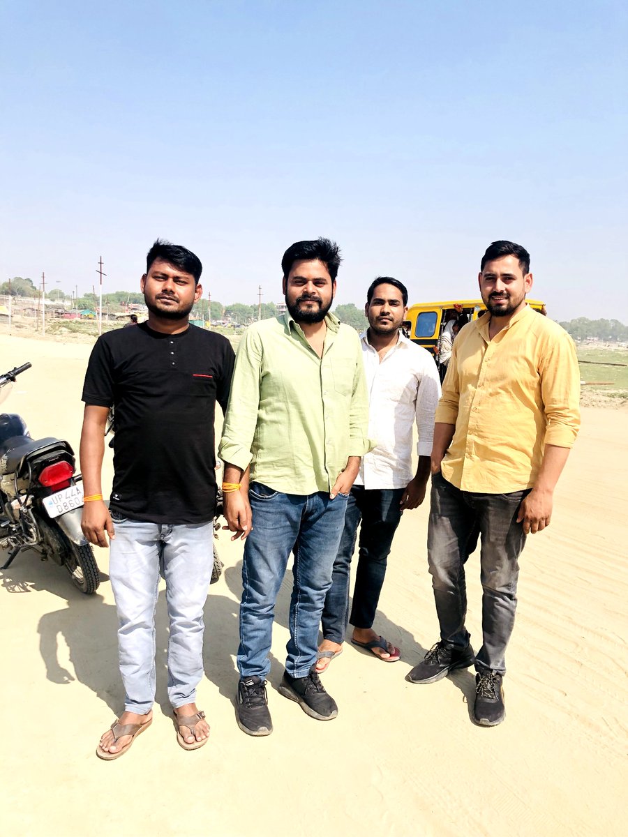हनुमानजी के दर्शन करने का सौभाग्य प्राप्त हुआ....!!

#हनुमानजी 
#संगमनगरी
#प्रयागराज